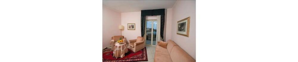 Wave Hotel Acireale Exterior foto