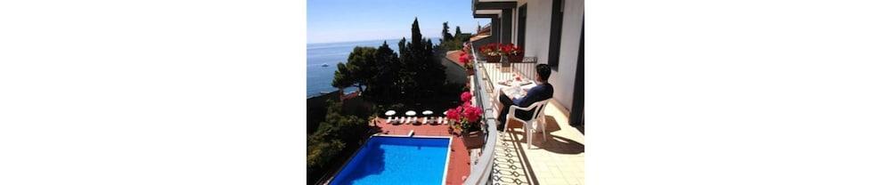 Wave Hotel Acireale Exterior foto