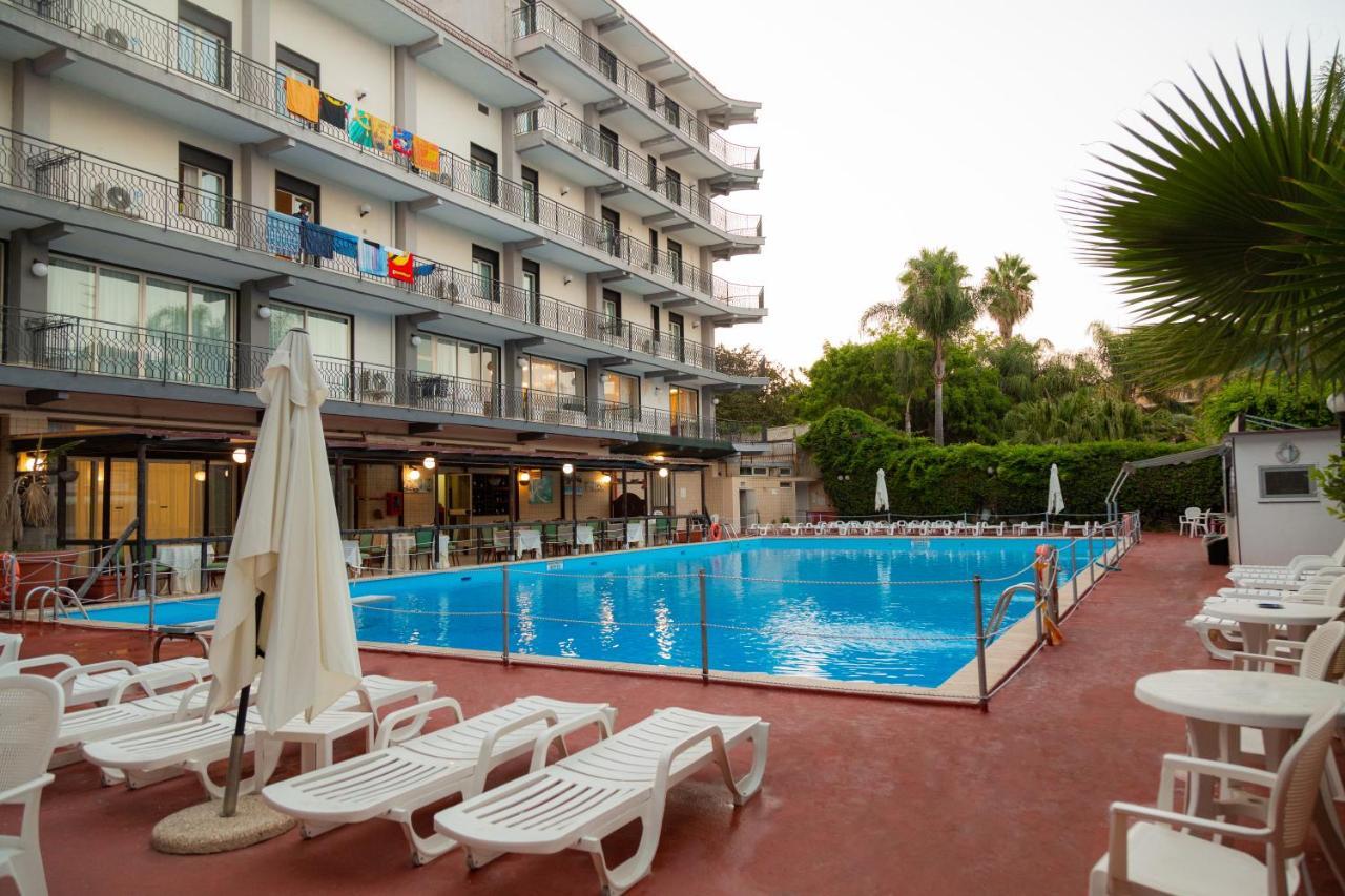 Wave Hotel Acireale Exterior foto