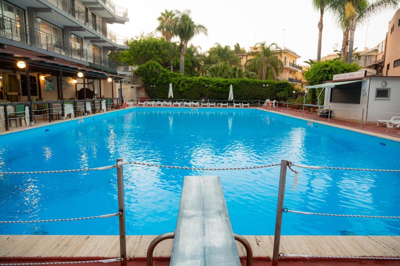 Wave Hotel Acireale Exterior foto