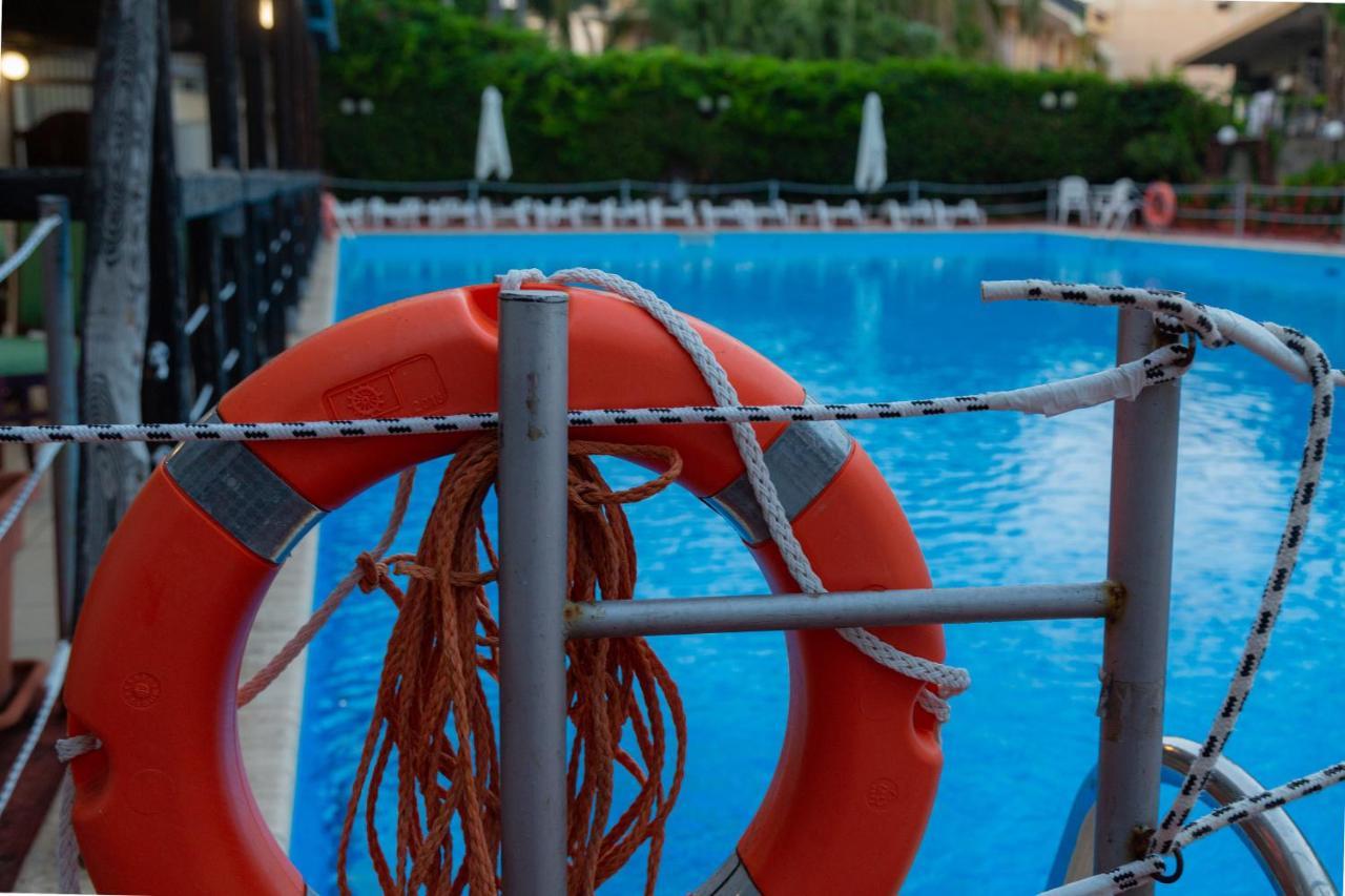 Wave Hotel Acireale Exterior foto