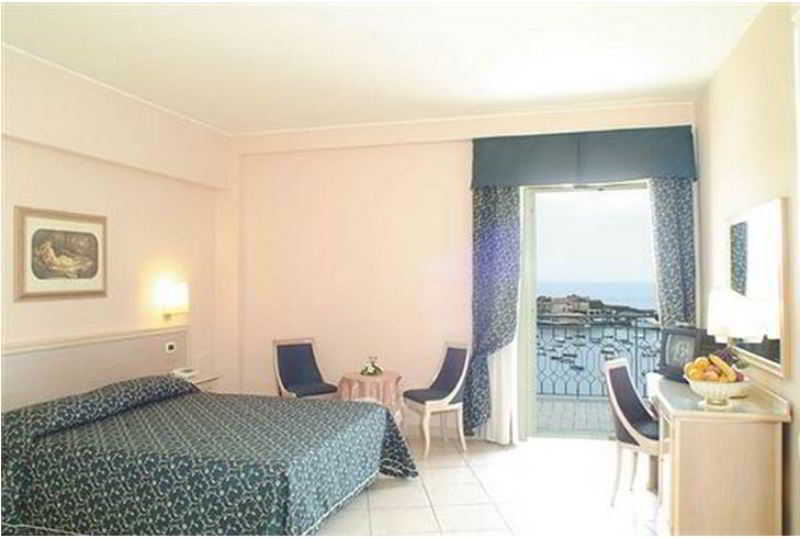Wave Hotel Acireale Exterior foto
