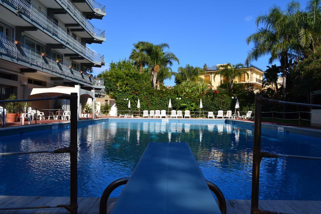 Wave Hotel Acireale Exterior foto